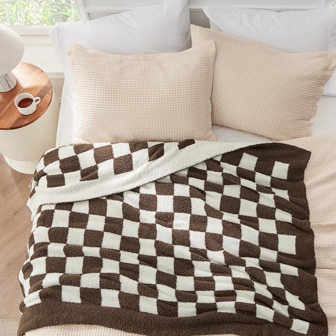 Bedsure Gentlesoft Checkered Twin Blanket - Image 6