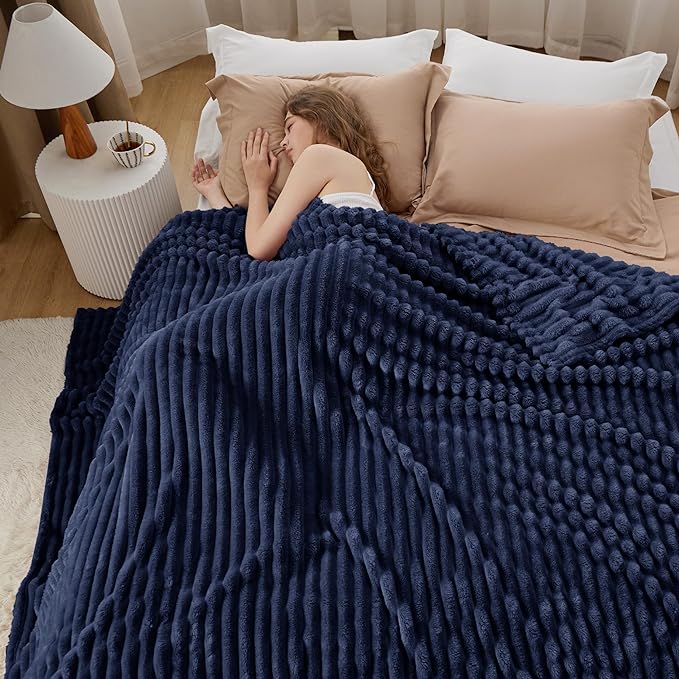 Bedsure GentleSoft Navy Blue Full Blanket - Image 4
