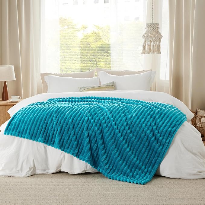 Bedsure GentleSoft Teal Fleece Blanket - Image 6