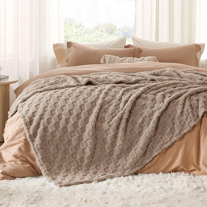 Bedsure GentleSoft Full Size Blankets - Image 5