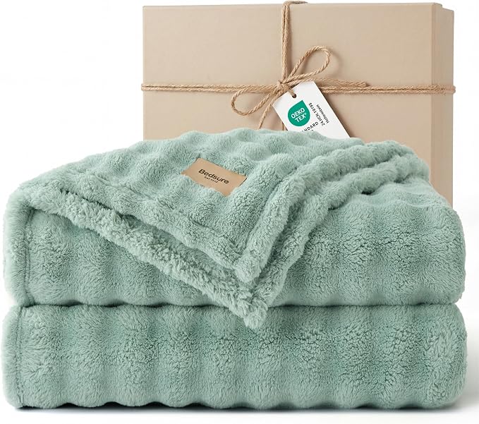 Bedsure 3D Fleece Bubble Blanket by BEDSURE
