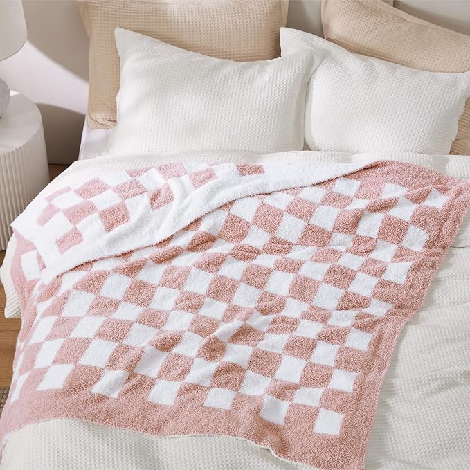 Bedsure GentleSoft Pink Checkered Throw Blanket - Image 4