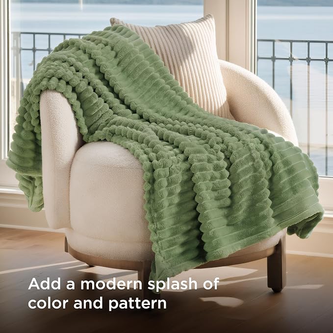 Bedsure GentleSoft Christmas Throw Blanket - Image 4