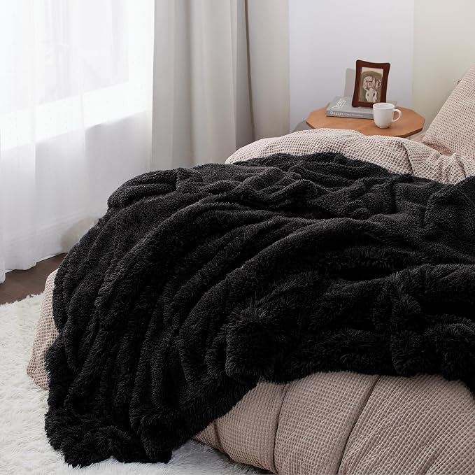 Bedsure GentleSoft Fuzzy Sherpa Faux Fur Twin Blanket Black Cozy Gifts - Image 5
