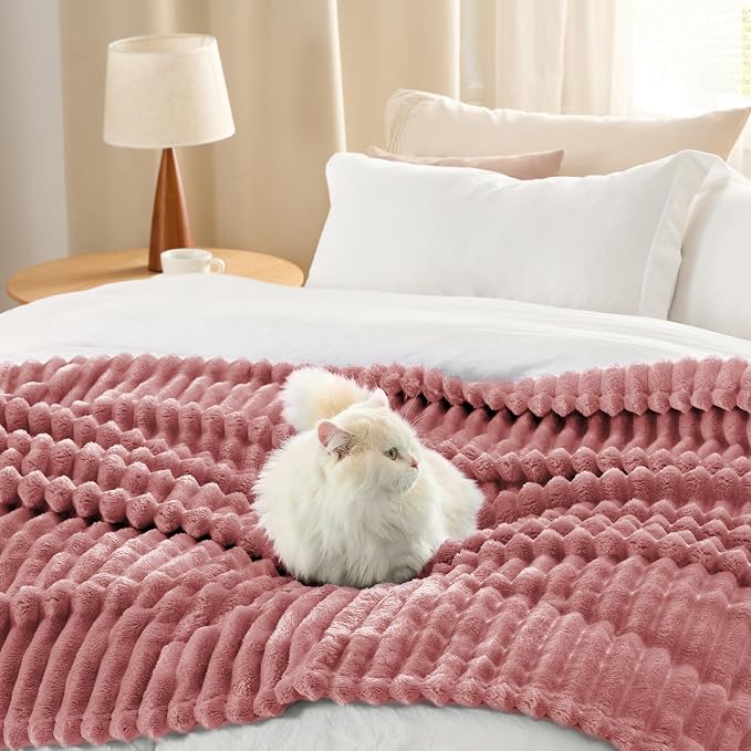 Bedsure GentleSoft Dusty Pink Full Blanket - Image 4