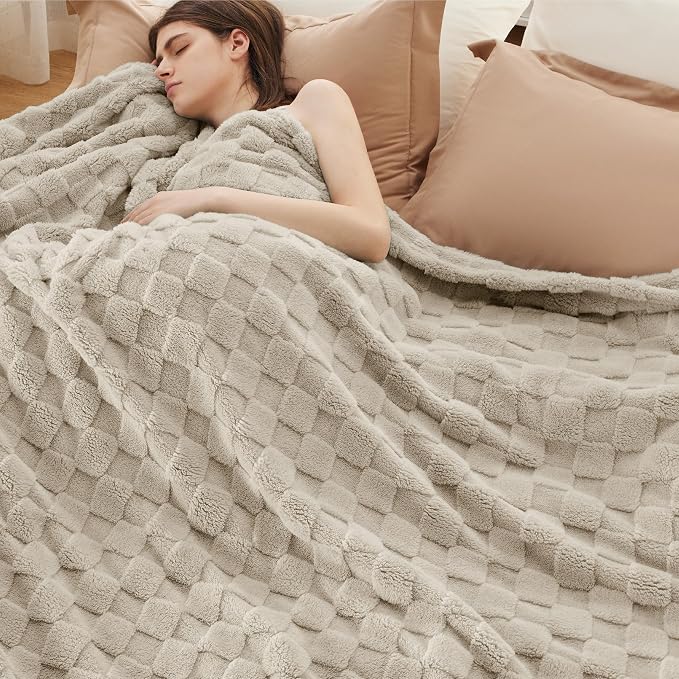 Bedsure GentleSoft Blankets Queen Size - Image 2