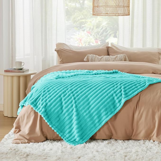 Bedsure GentleSoft Blue Fog Fleece Blanket - Image 6