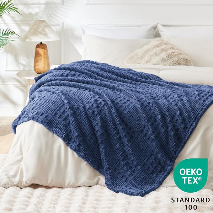 EXQ Home Fleece Throw Blanket for Couch or Bed - Image 3