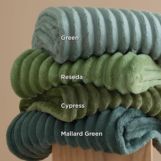 Bedsure GentleSoft Sage Green Fleece Blanket - Image 7