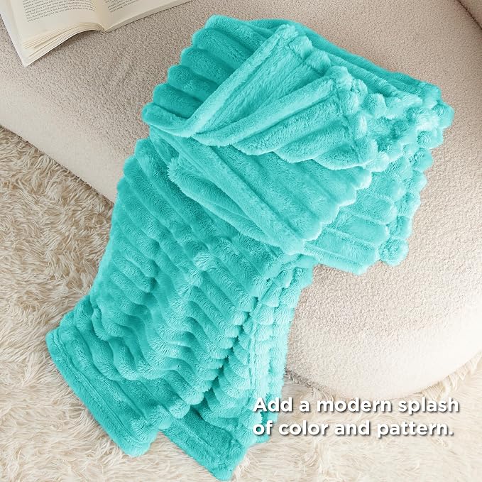 Bedsure GentleSoft Blue Fog Fleece Blanket - Image 4