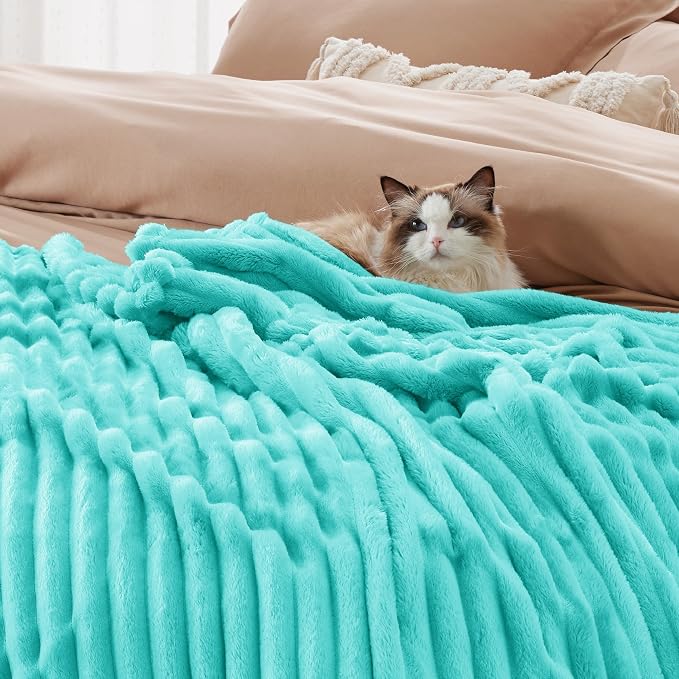 Bedsure GentleSoft Blue King Size Blanket - Image 3