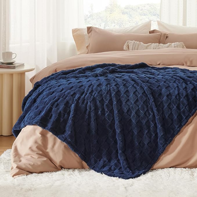Bedsure GentleSoft Navy Throw Blanket - Image 5