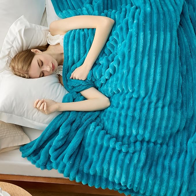 Bedsure GentleSoft Teal Fleece Blanket - Image 3
