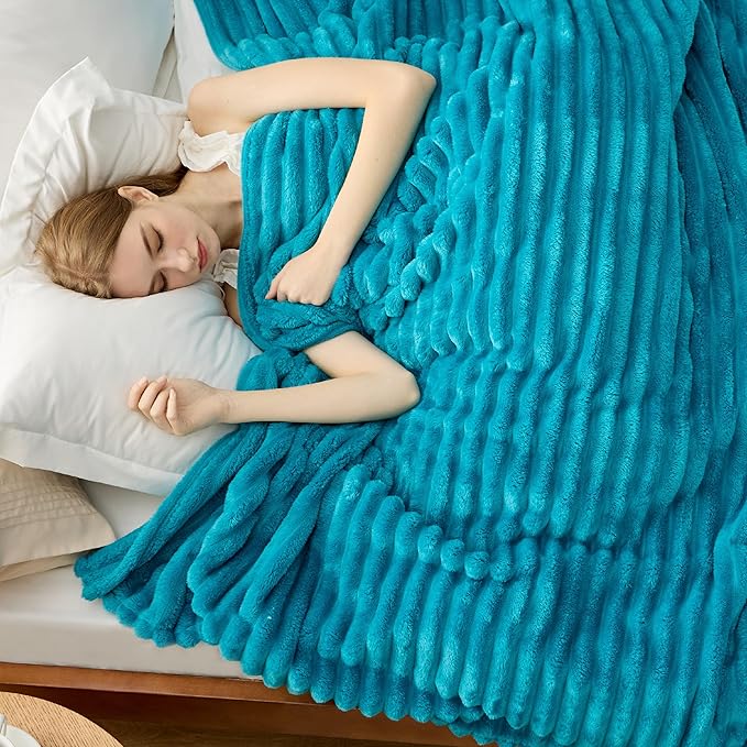 Bedsure GentleSoft Teal Fleece Blanket - Image 3