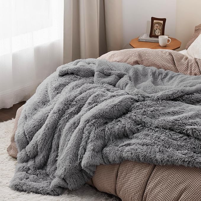Bedsure GentleSoft Fluffy Grey Blankets Queen Size - Image 4