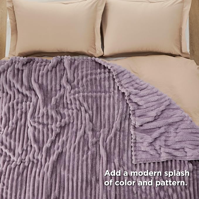 Bedsure GentleSoft Light Purple Fleece Blanket - Image 5