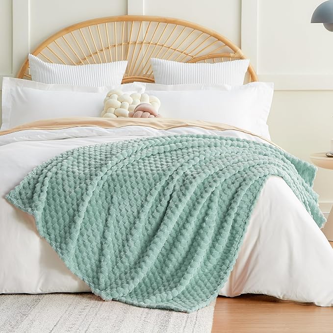 EXQ Home Fleece Throw Blanket for Couch or Bed - Image 2
