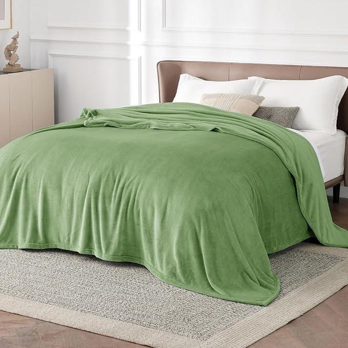 Bedsure GentleSoft Green Fleece Blankets King Size - Image 2