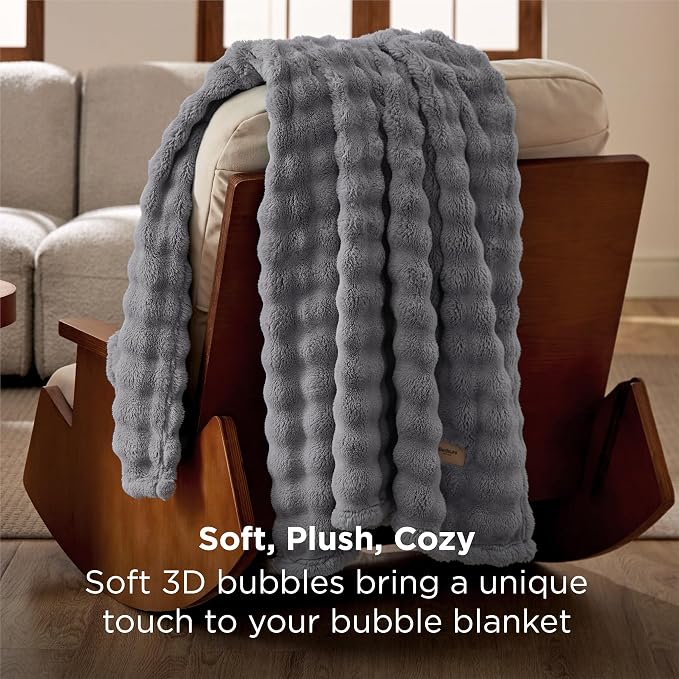 Bedsure 3D Fleece Bubble Blanket - Image 3