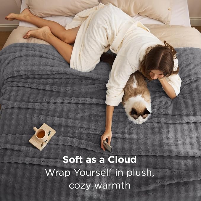 Bedsure 3D Fleece Bubble Blanket - Image 2