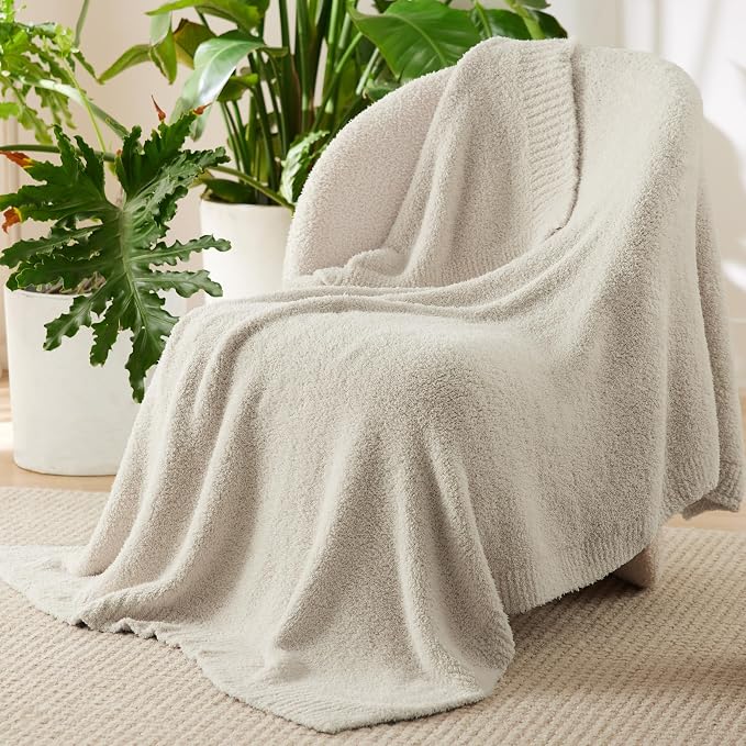 Bedsure Beige Knit Twin Blanket - Image 2