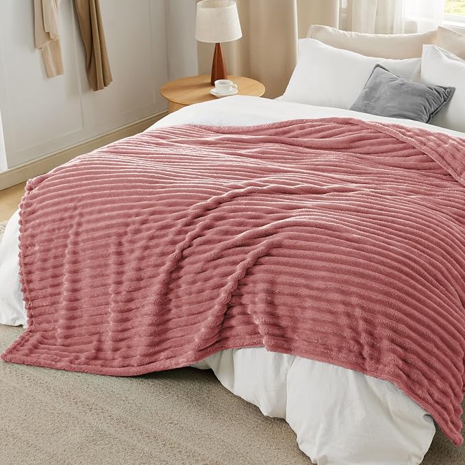 Bedsure GentleSoft Dusty Pink Full Blanket - Image 6
