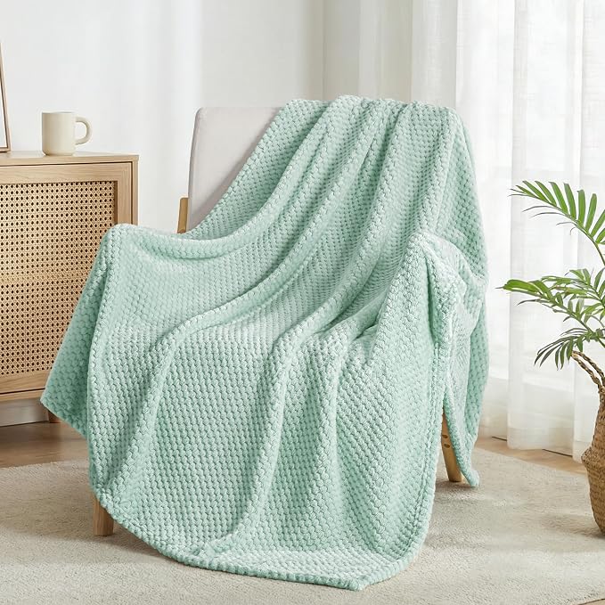 Exclusivo Mezcla Fleece Bed Blanket Twin Size, Super Soft and Warm Blankets by ExclusivoMezcla