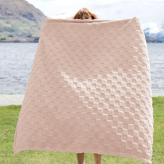 Bedsure GentleSoft Pink Throw Blanket - Image 2