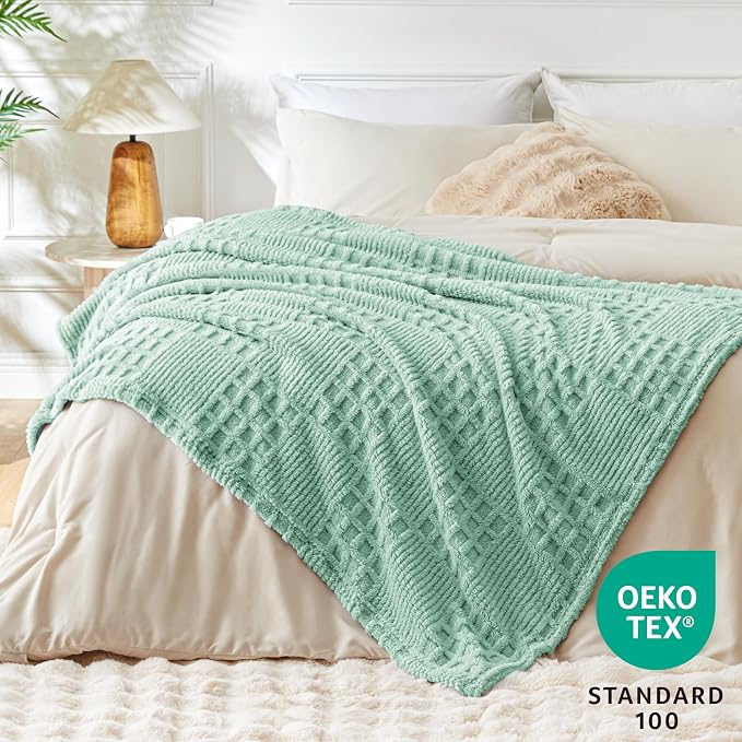EXQ Home Fleece Throw Blanket for Couch or Bed - Image 3