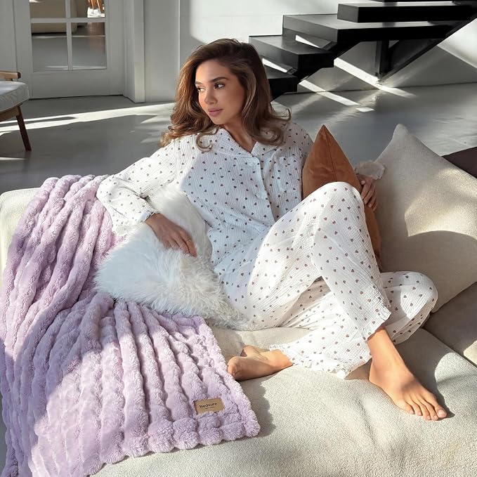 Bedsure 3D Fleece Bubble Blanket - Image 8