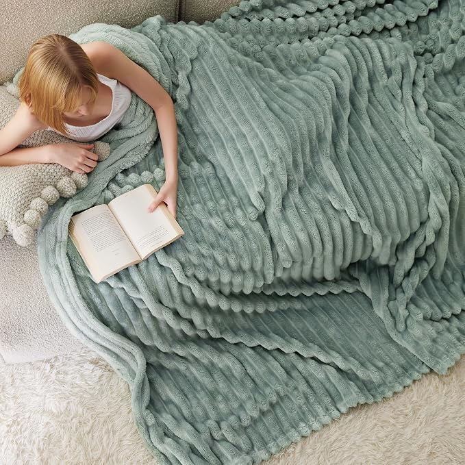 Bedsure GentleSoft Full Size Blankets - Image 3
