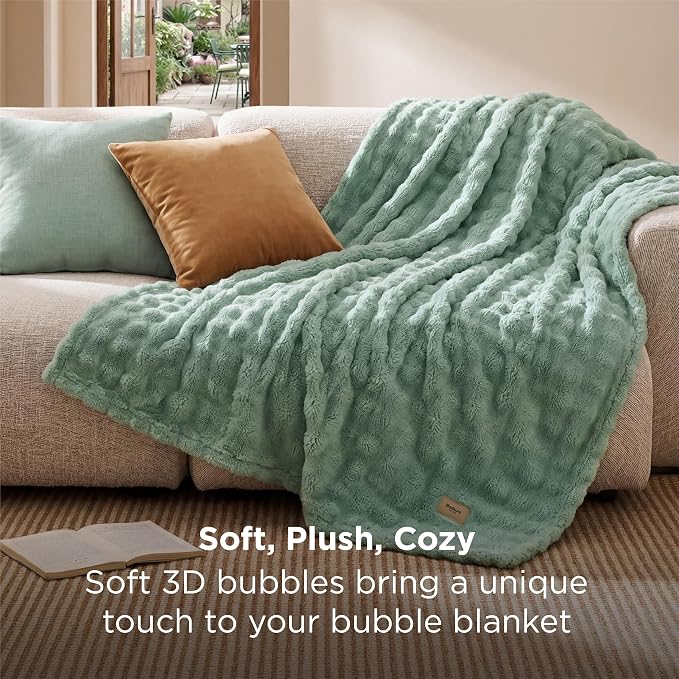 Bedsure 3D Fleece Bubble Blanket - Image 3