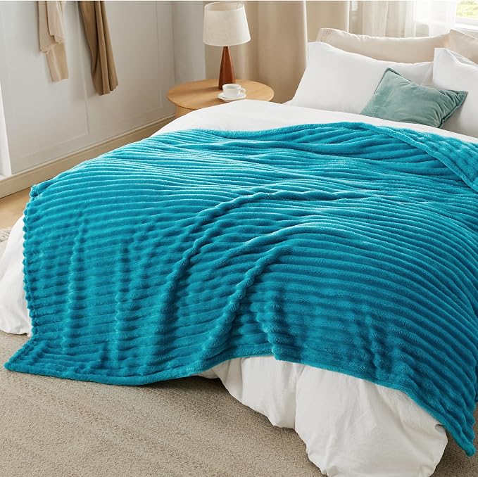 Bedsure GentleSoft Teal Fleece Blanket - Image 6