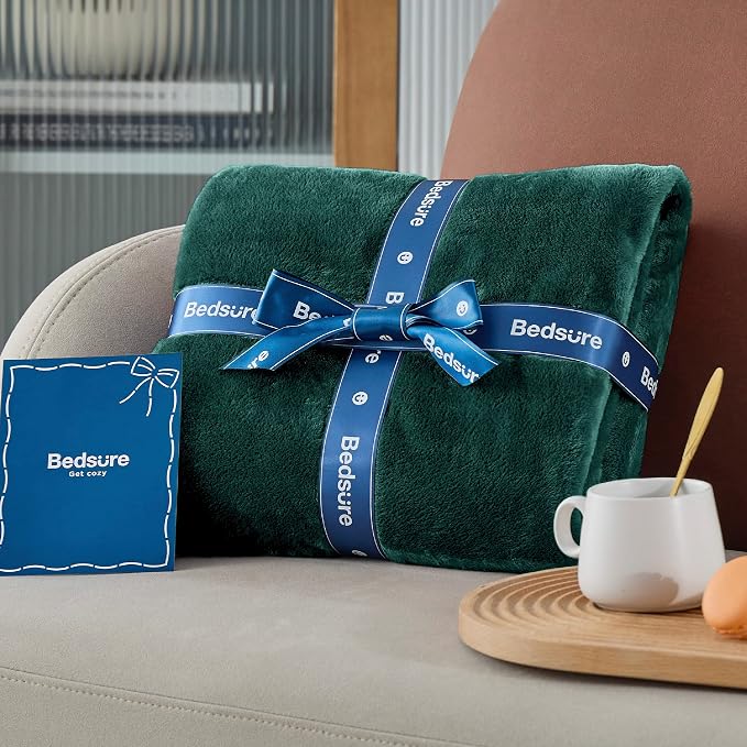 Bedsure GentleSoft Fleece Blanket Twin Size Emerald Green - Image 6
