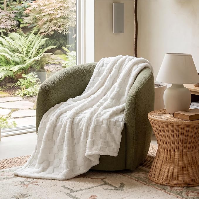 Bedsure GentleSoft White Throw Blanket - Image 7