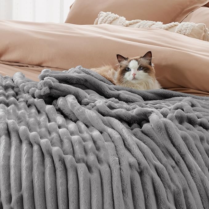 Bedsure GentleSoft Frost Gray Fleece Blanket - Image 9