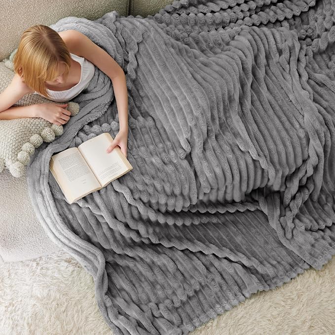 Bedsure GentleSoft Frost Gray Full Blanket - Image 4
