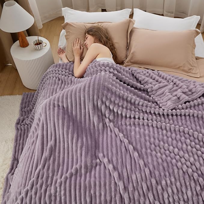 Bedsure GentleSoft Light Purple Fleece Blanket - Image 4