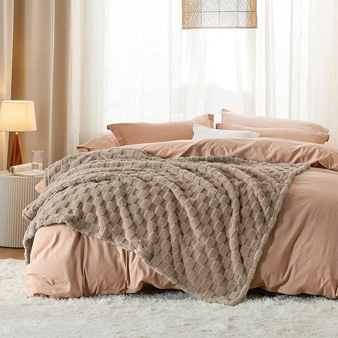 Bedsure GentleSoft Light Brown Twin XL Blanket - Image 5