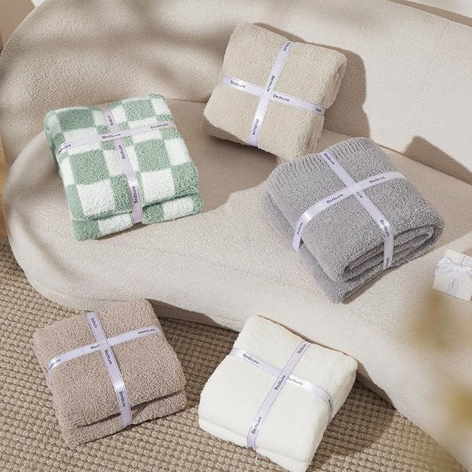 Bedsure GentleSoft Checkered Throw Blanket - Image 7