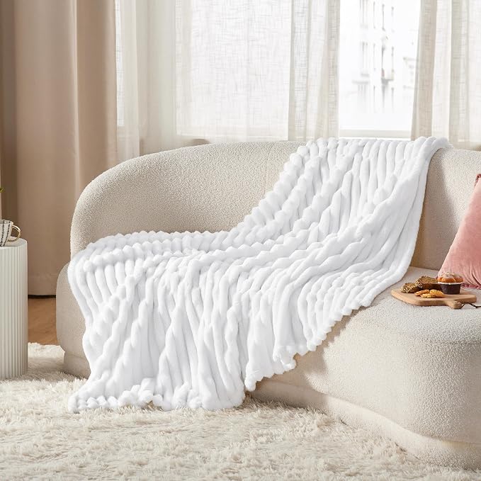 Bedsure GentleSoft White Fleece Blanket - Image 5