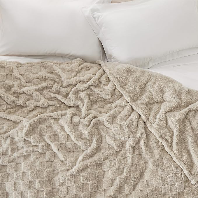 Bedsure GentleSoft Blankets Queen Size - Image 6