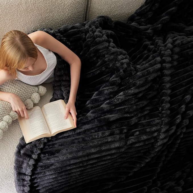 Bedsure GentleSoft Black Blanket Full Size - Image 3