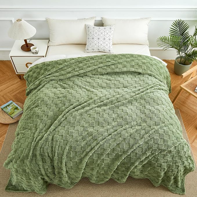 Aganear Flannel Throw Blanket - Image 3